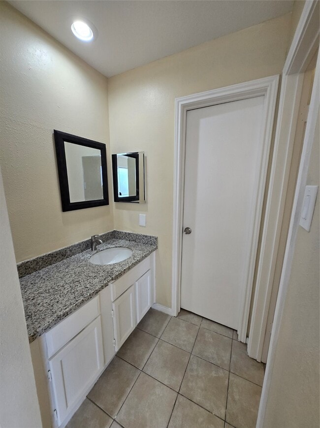Building Photo - 12329 Ridgeside Dr