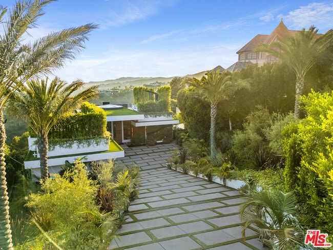 Building Photo - 1033 Somera Rd