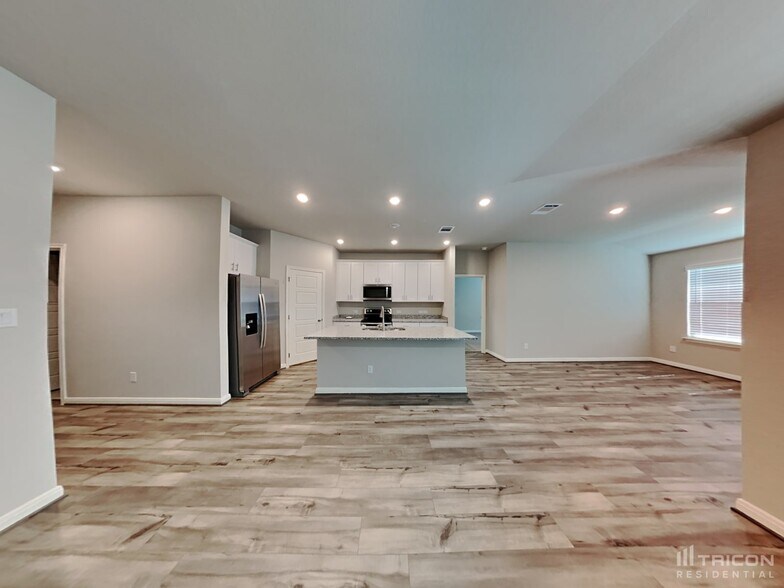 Building Photo - 13548 Paxton Blvd