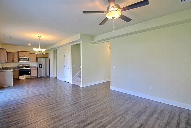 Building Photo - 711 Mill Creek Cir