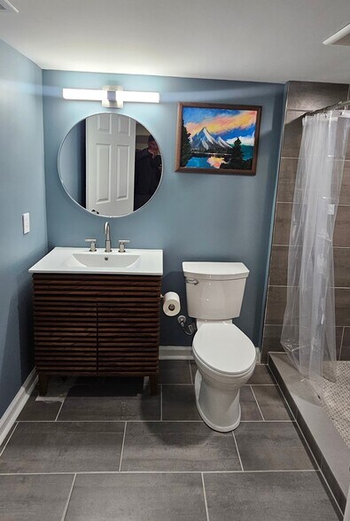 Building Photo - 4633 Kernwood Ave