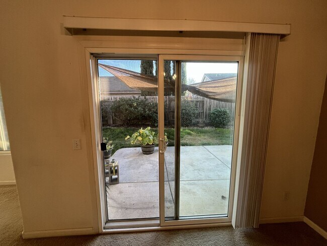 Building Photo - Residential 3 bed 2 bath in Elk grove