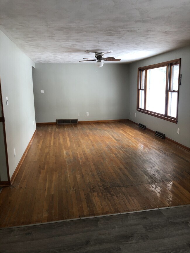 Building Photo - 27489 US-62