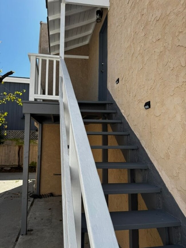 Building Photo - 2 Bedroom Beach cottage in Ventura