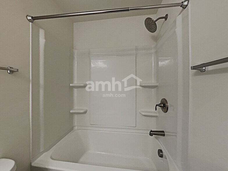 Building Photo - 467 Camp dr