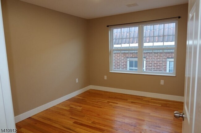 Building Photo - 298 Ridgewood Ave