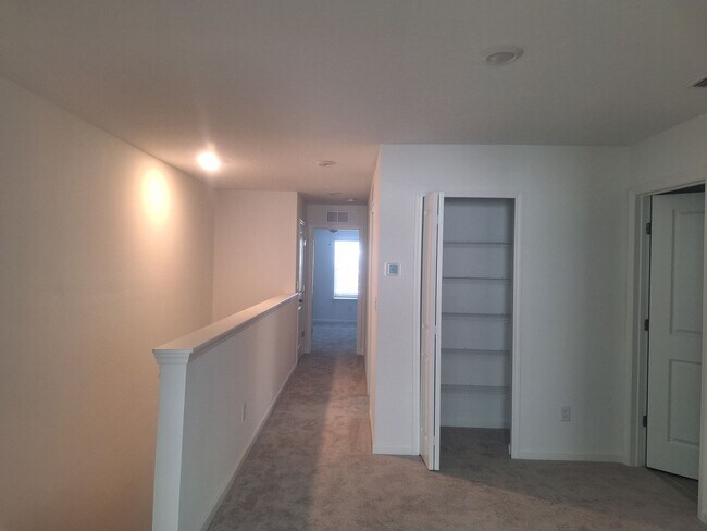 Building Photo - Townhome in Shearwater
