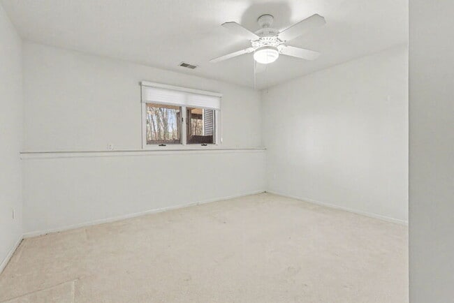 Building Photo - 4319 Valley Hollow Dr NE