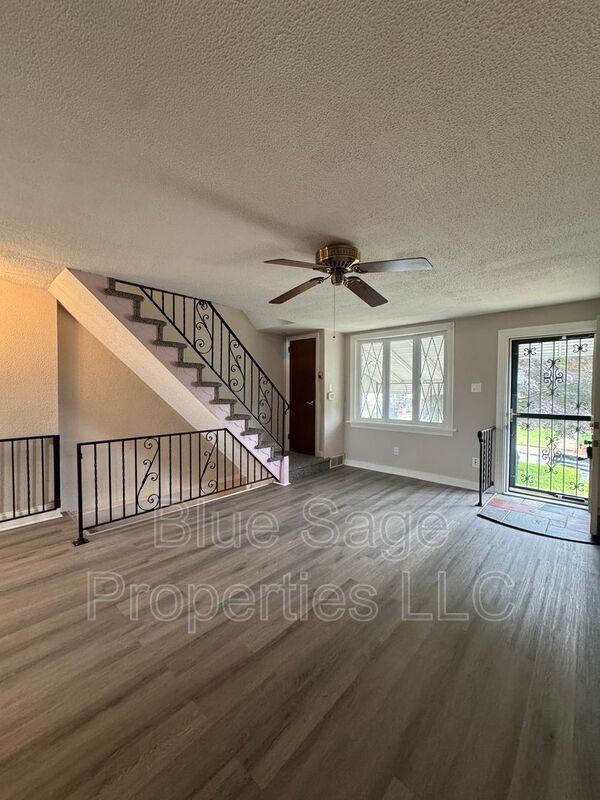 Building Photo - 228 W Wyncliffe Ave