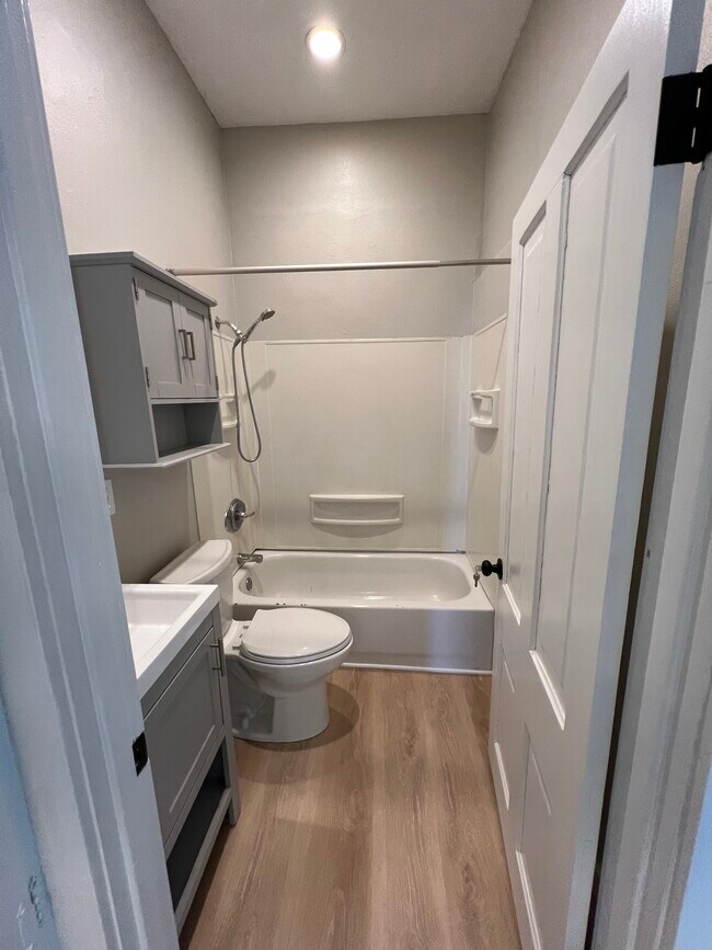 Building Photo - 1166 High Ave