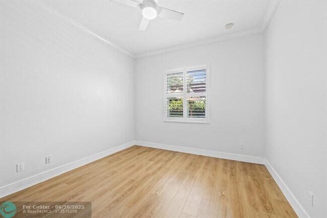 Building Photo - 6412 SW 55th Pl