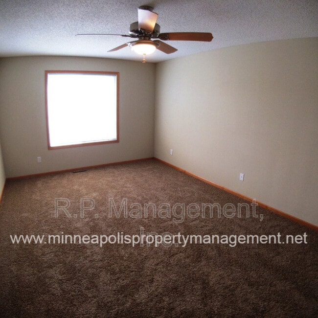 Building Photo - 10800 Hawthorn Trail