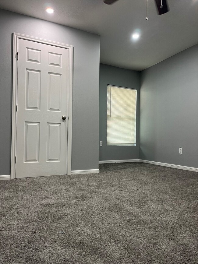 Building Photo - 8308 John St