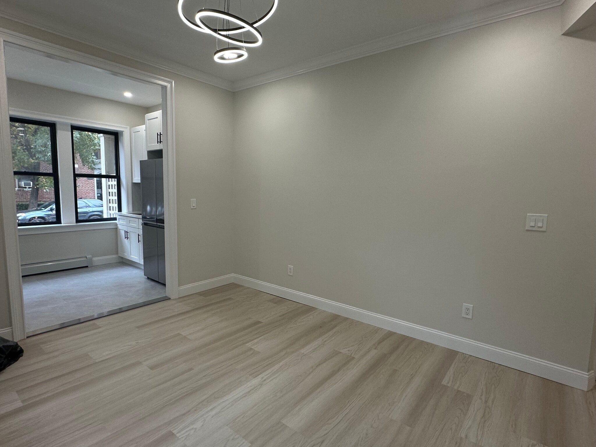 Building Photo - 4048 Hampton St