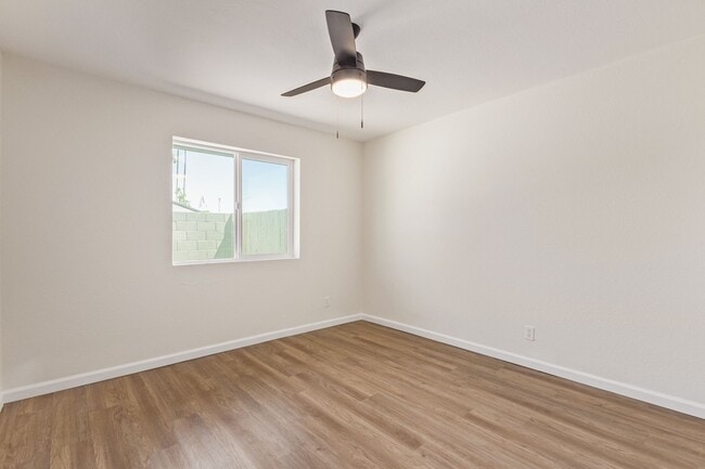 Building Photo - 2 Bed 1 Bath with Private Patio - Central Mesa Location, On Broadway Apartments
