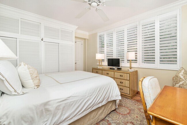 Building Photo - 401 Peruvian Ave