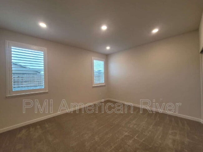 Building Photo - 5033 Rialto Dr