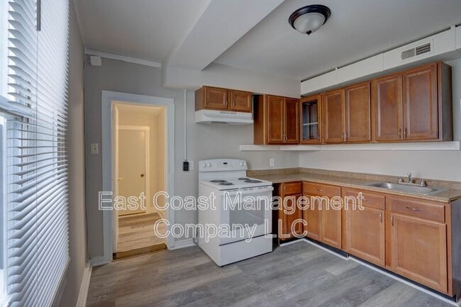 Primary Photo - 124 S Carey St