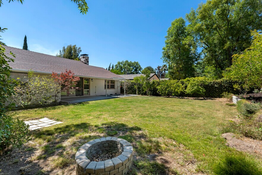 Building Photo - 4850 Excelente Dr