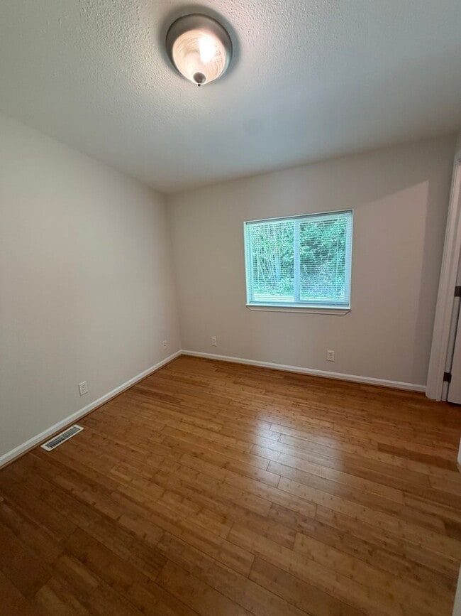 Building Photo - Peaceful Living – 3 Bedroom, 2 Bath Single-Family Home
