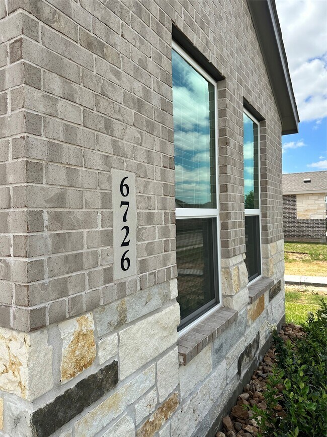 Building Photo - 6726 Violet Clover Ave