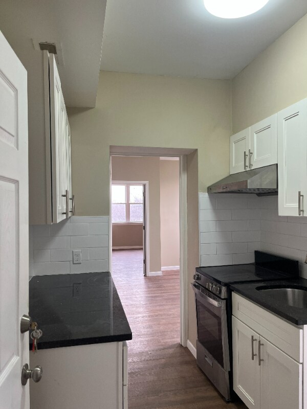 Building Photo - 2255 N Park Ave