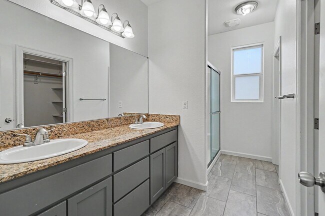 Building Photo - 3 bed, 2 bath home in West Salem's Brush College neighborhood