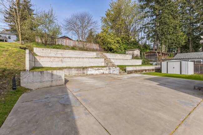 Building Photo - 10827 10th Ave SW