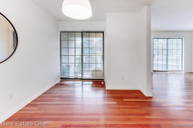 Building Photo - 1631 S Hill Blvd