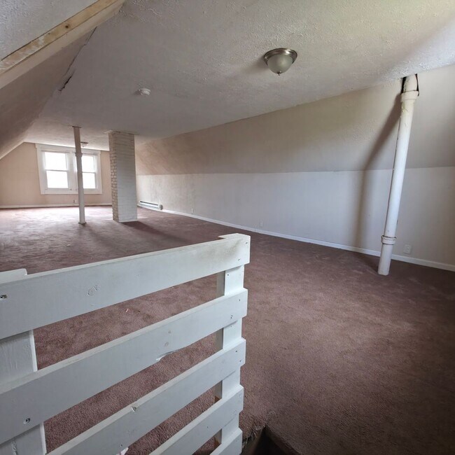 Building Photo - 2064 Halstead Ave