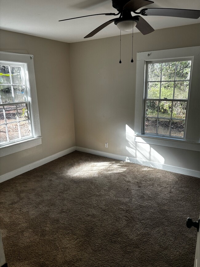 Building Photo - 704 N Main St