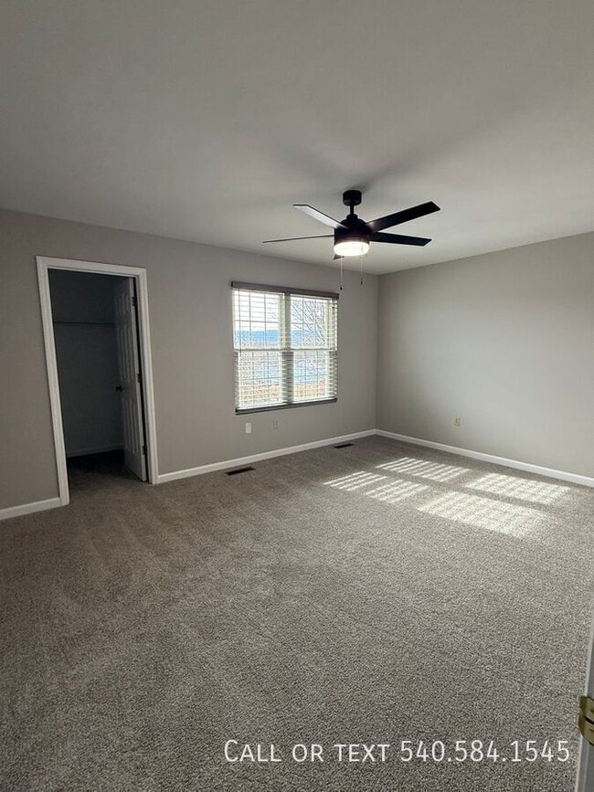 Building Photo - 5015 Pollyhill Ln