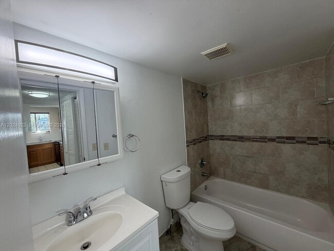 Building Photo - 6207 SW 131st Ct