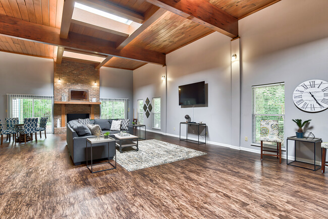 Building Photo - The Pointe