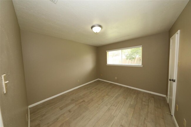 Building Photo - 9230 Stroud Dr