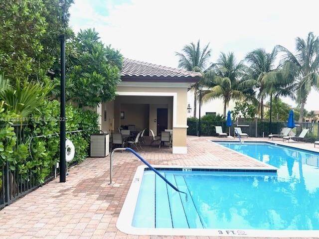 Building Photo - 5505 NW 27th Ct