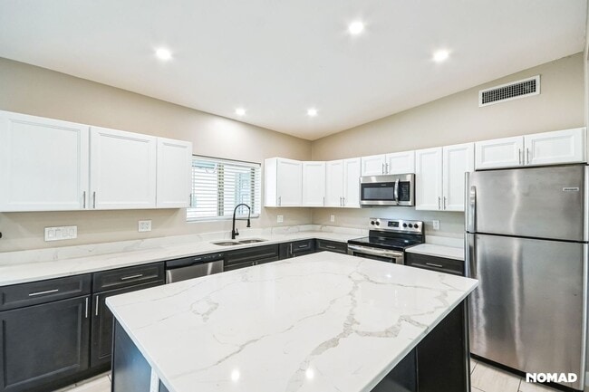 Building Photo - 3555 E 4th St