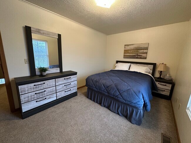 Building Photo - 601 W Scott St