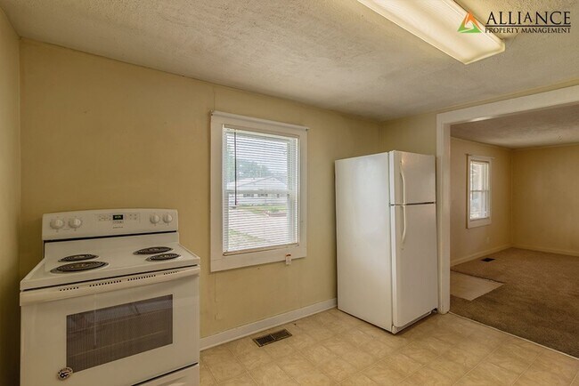 Building Photo - Great Location off Fort Riley Blvd with a Fenced Backyard!