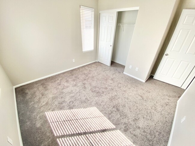 Building Photo - BEAUTIFUL 3 BEDROOMS 2.5 BATHS 2 STORY SINGLE FAMILY HOME WITH 2 CAR GARAGE