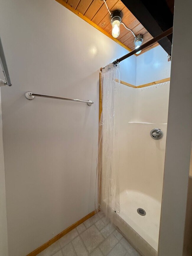 Building Photo - 729 Willow Wy