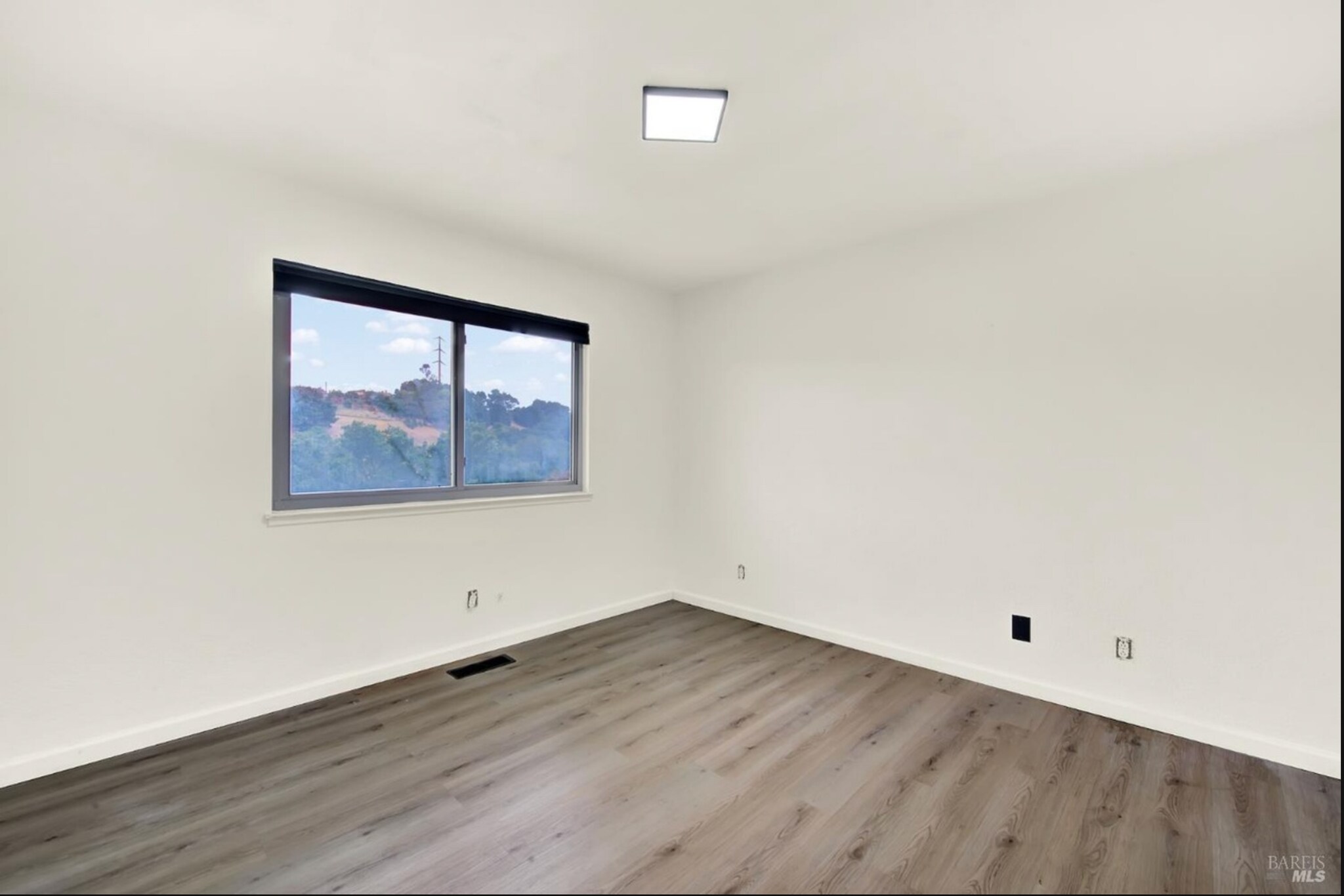 Building Photo - 143 Creekview Dr