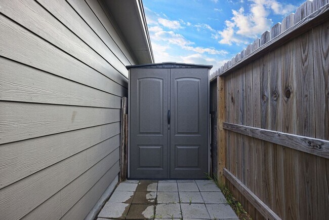 Building Photo - 7714 Pruet Dr