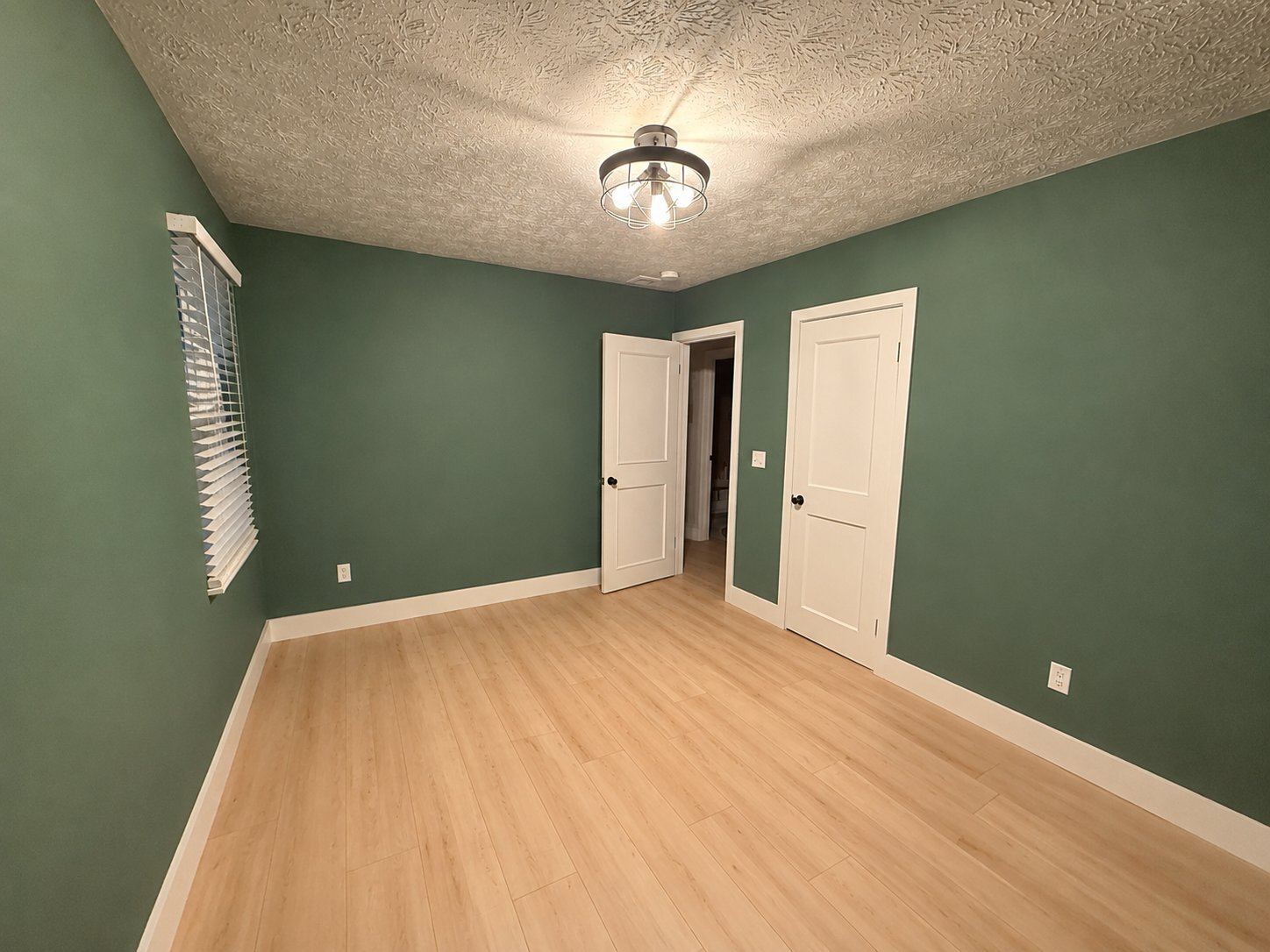 Building Photo - 2372 Lakewood Dr NW