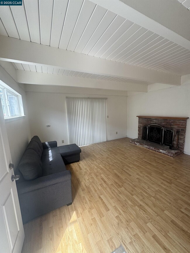 Building Photo - 674 Maud Ave