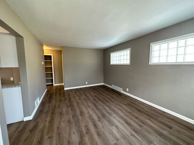 Building Photo - 5677-5679 N 61st St. (Duplex)