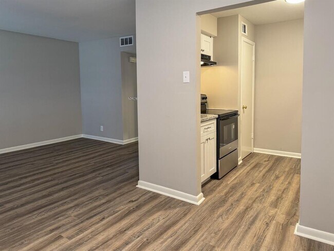 Building Photo - 2101 6th St N