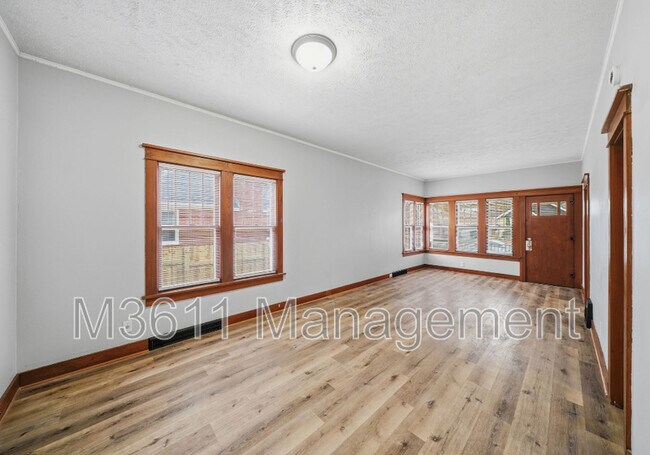 Building Photo - 6928 Ballard Ave