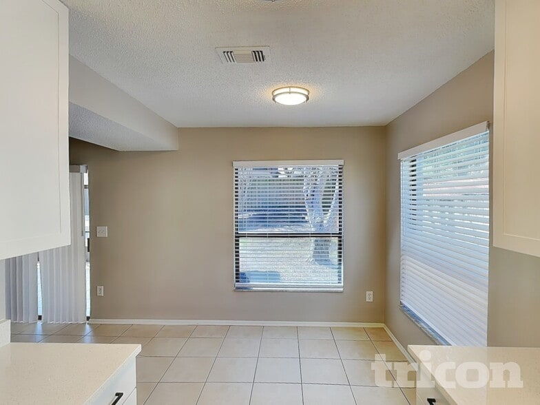 Building Photo - 470 N Sundance Dr