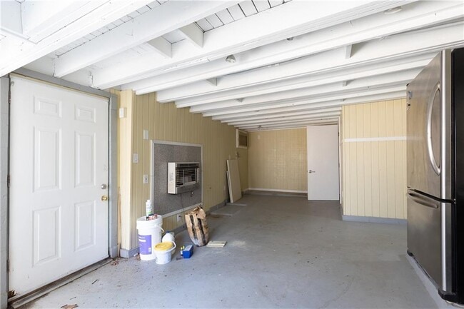 Building Photo - 1022 Reeder Cir NE